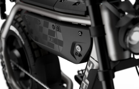 SUPER73_MZFT27__TitaniumOre_DetailBattery_1080x1080